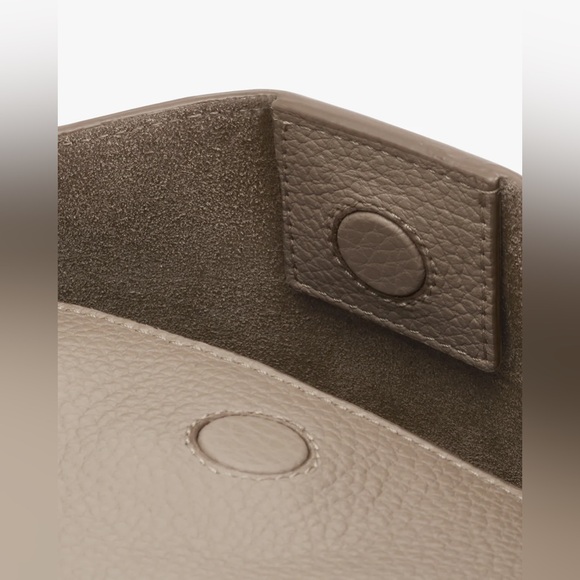 Cuyana Double Loop Leather Bag in Pebbled Stone - Picture 4 of 13